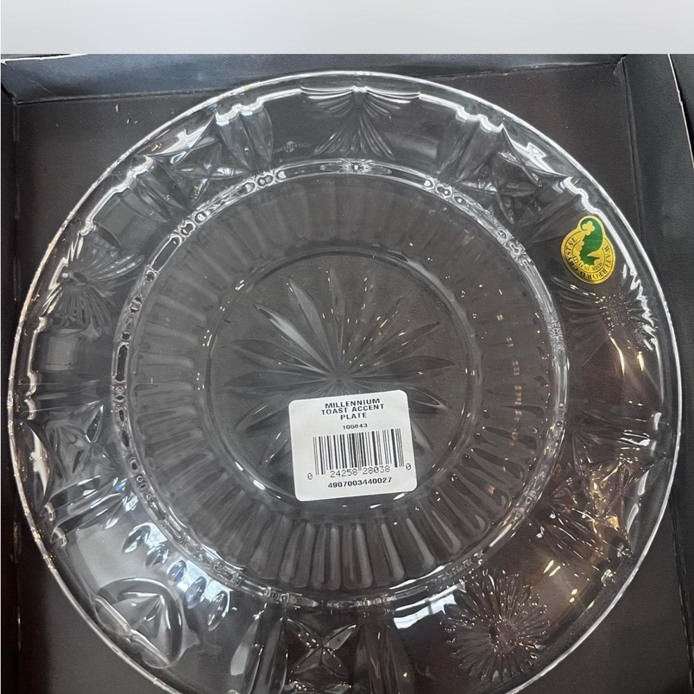 Brand new vintage set of Waterford Millenium 8” plates - Picture 3 of 7